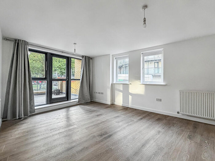 1 Bedroom Flat To Rent In Redwing Crescent, Greenhithe, DA9