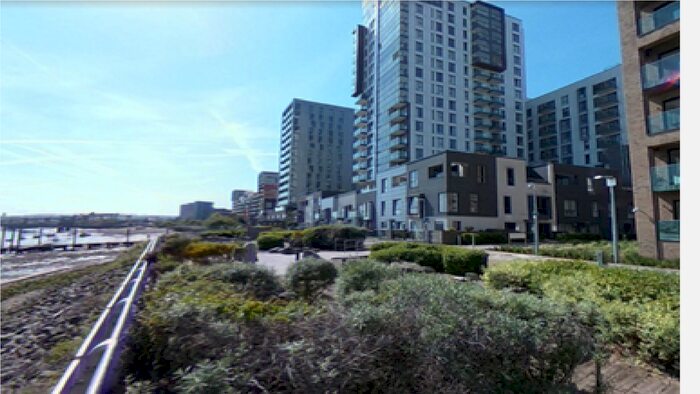 2 Bedroom Flat To Rent In Barge Walk, Greenwich, SE10