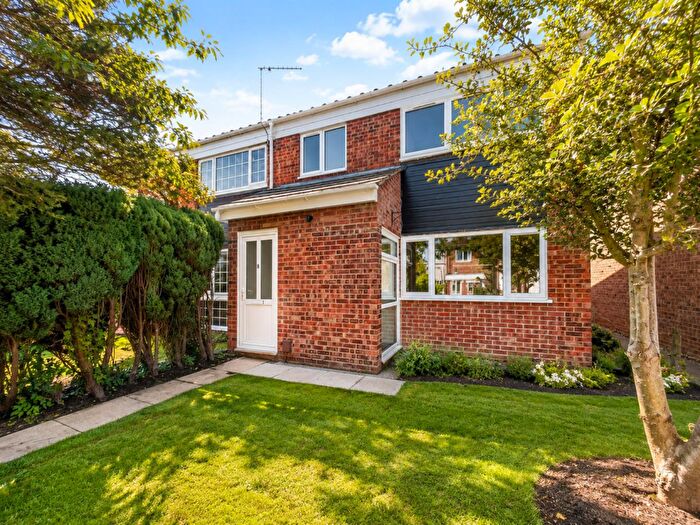 3 Bedroom Semi-Detached House To Rent In Albury Walk, Norwich, NR4