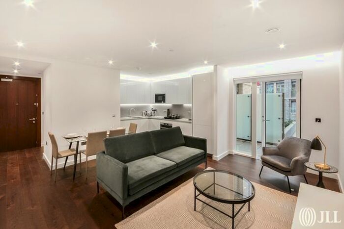 2 Bedroom Flat To Rent In Malthouse Road, London, SW11