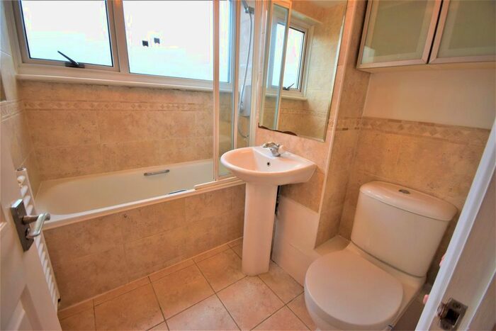 2 Bedroom Flat To Rent In Boxgrove Avenue, Burpham, Guildford, GU1