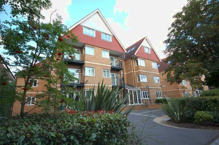 2 Bedroom Apartment To Rent In Milligan Lodge, Finchley, London, N3