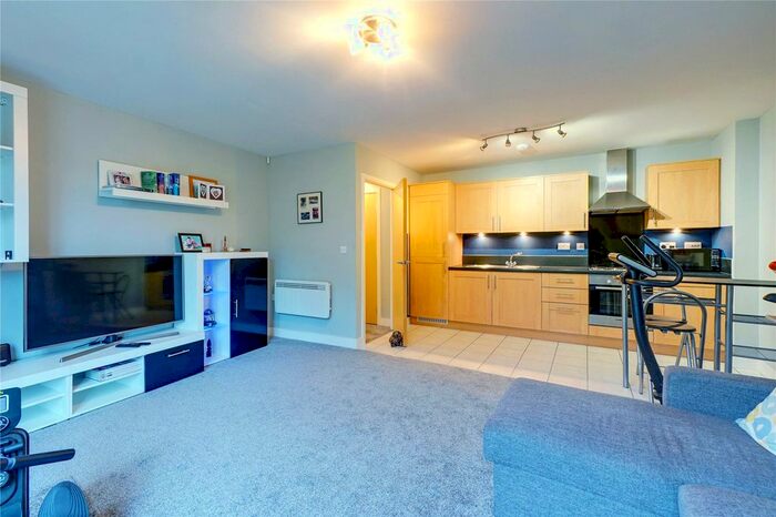 1 Bedroom Flat To Rent In Sandling Park, Sandling Lane, Maidstone, Kent ME14