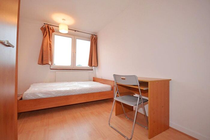 3 Bedroom Flat To Rent In Manchester Road, Canary Wharf, E14