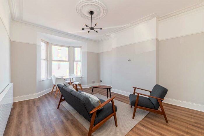 2 Bedroom Flat To Rent In Third Avenue, Heaton, Newcastle Upon Tyne, NE6