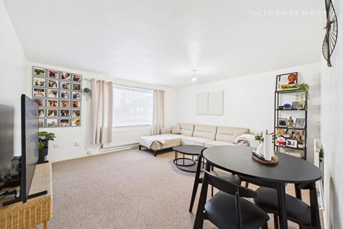 2 Bedroom Apartment For Sale In Hill Rise, St Ives, Huntingdon, Cambs, PE27