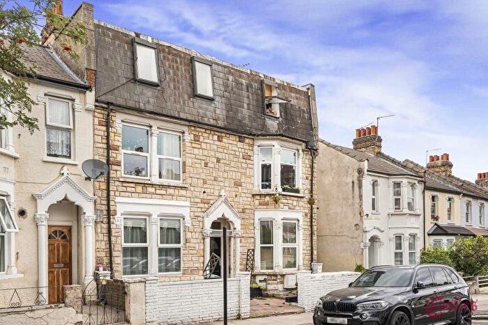 1 Bedroom Flat To Rent In Effingham Road, Hornsey, N8