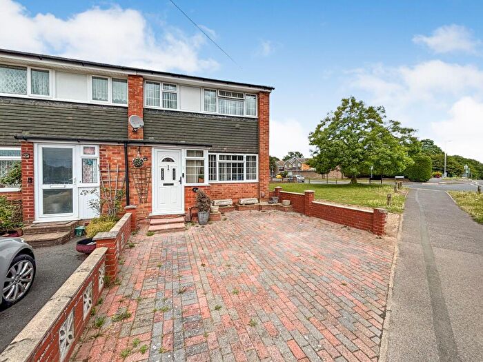3 Bedroom End Of Terrace House To Rent In Dee Road, Tilehurst, RG30