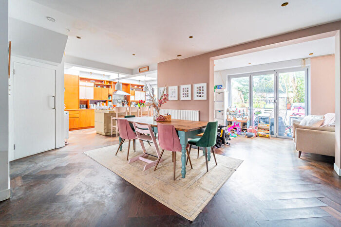 4 Bedroom Semi Detached House For Sale In Sandringham Gardens, Crouch End, N8