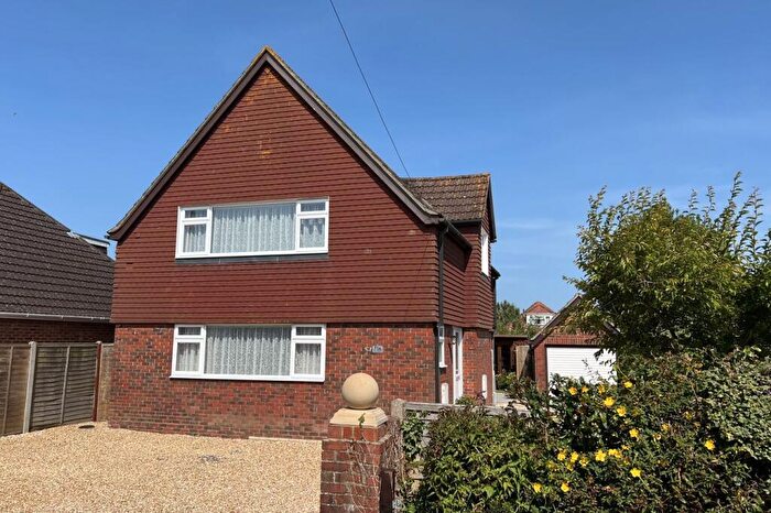 3 Bedroom Detached House For Sale In South Street, Pennington, Lymington, SO41
