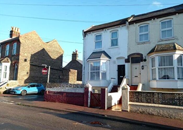 1 Bedroom Flat To Rent In Clifton Gardens, Margate, CT9