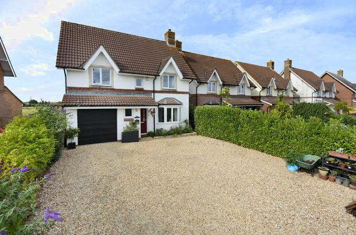 4 Bedroom Detached House For Sale In The Green, Dauntsey, SN15