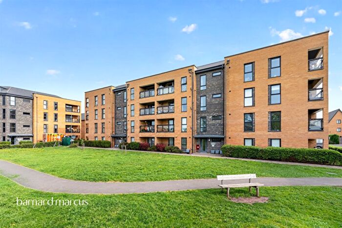 2 Bedroom Flat For Sale In Tala Close, Surbiton, KT6