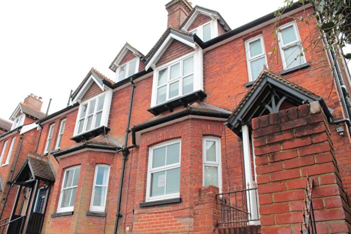 1 Bedroom Flat To Rent In Grovehill Road, Redhill, RH1