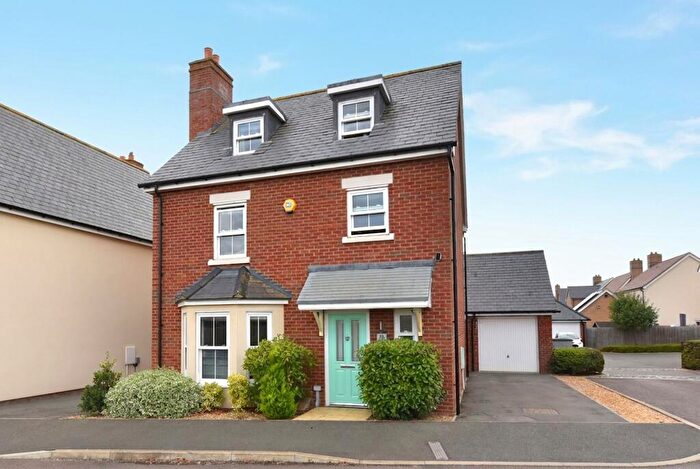4 Bedroom Detached House For Sale In Walker Mead, Biggleswade, SG18