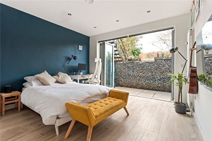1 Bedroom Apartment For Sale In Byrne Road, London, SW12