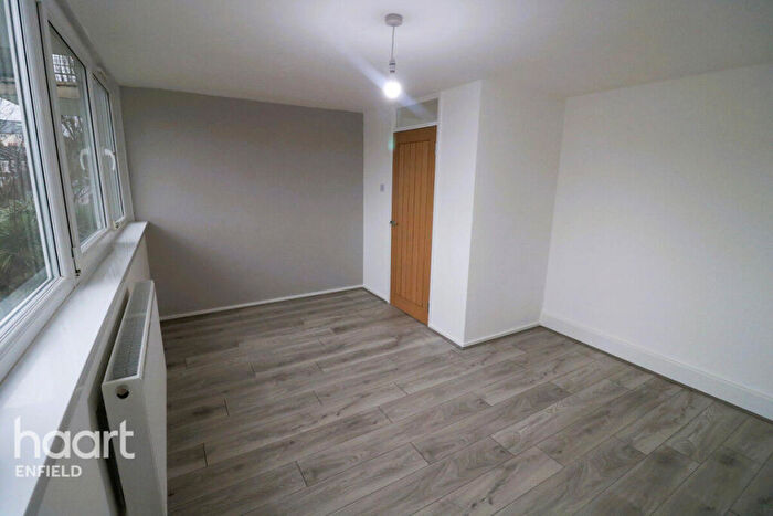 2 Bedroom Flat To Rent In Boyton Road, London, N8