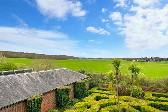 4 Bedroom Barn Conversion For Sale In Cooling, Rochester, Kent, ME3
