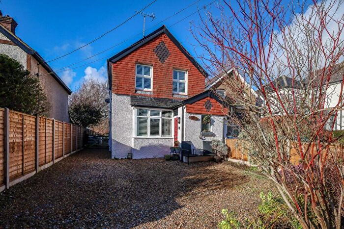 3 Bedroom Detached House For Sale In Andlers Ash Road, Liss, Hampshire, GU33