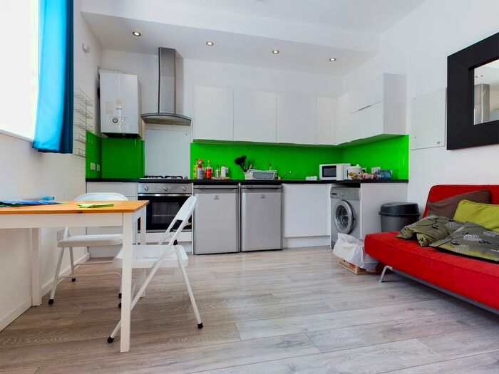 2 Bedroom Flat To Rent In Bear Road, Brighton, BN2