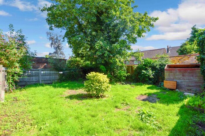 2 Bedroom Maisonette To Rent In Broadway, Knaphill, Woking, Surrey, GU21