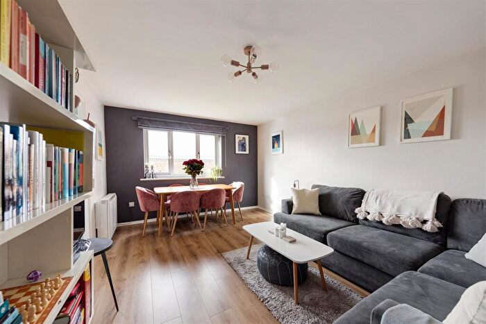 2 Bedroom Flat For Sale In Liden Close, Walthamstow, E17