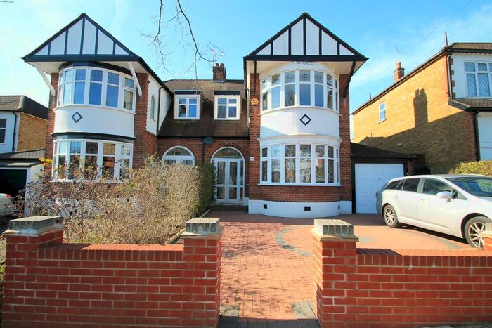 4 Bedroom Semi-Detached House To Rent In Ventnor Drive, London, N20