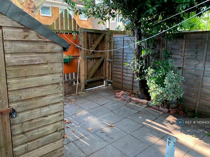 3 Bedroom Maisonette To Rent In Howcroft House, London, E3