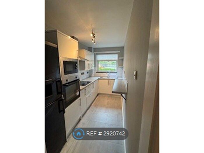 2 Bedroom Flat To Rent In Fairway House, Stockport, SK4