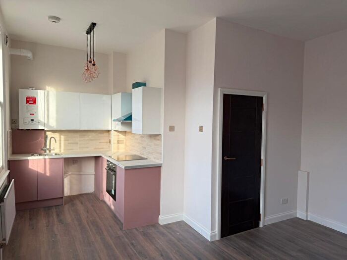 1 Bedroom Flat To Rent In Tufnell Park Road, Islington, London, N7