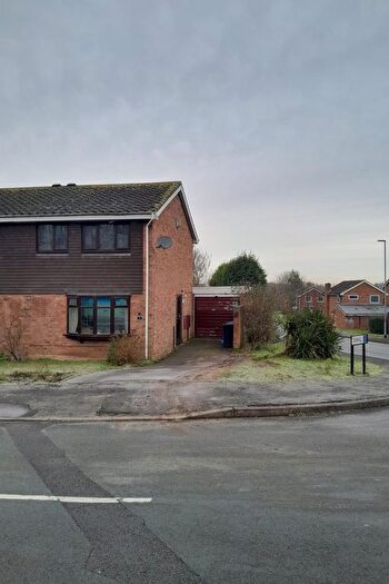 3 Bedroom Semi-detached House To Rent In Tanhill, Wilnecote, Tamworth, B77