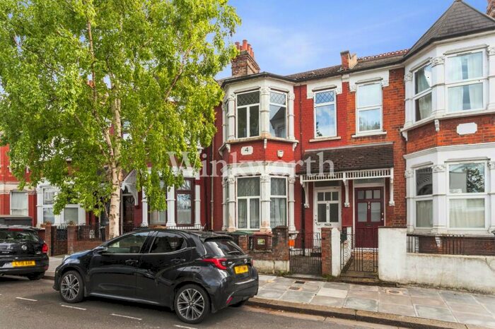 2 Bedroom Apartment To Rent In Hewitt Road, London, N8