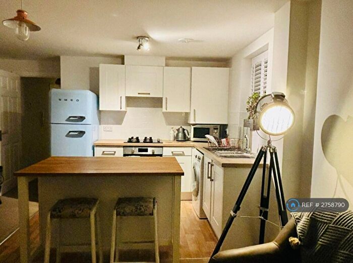 2 Bedroom Flat To Rent In Oliver Court, Bournemouth, BH5