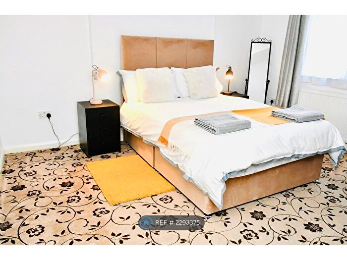 3 Bedroom Semi-Detached House To Rent In Warlock Road, London, W9