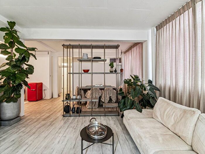 2 Bedroom Flat To Rent In Martha's Buildings, London, EC1V