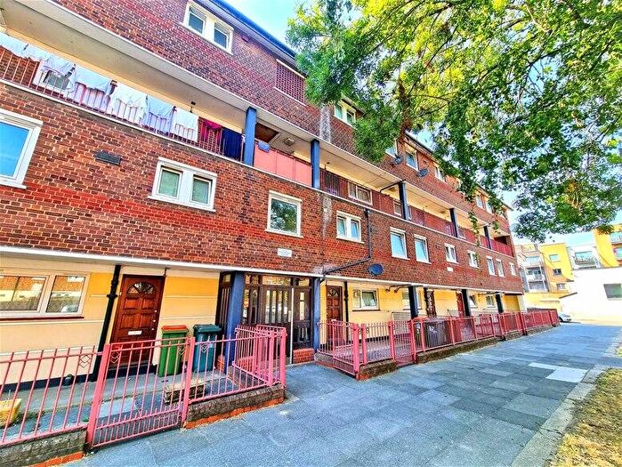 3 Bedroom Flat To Rent In Grove Crescent Road, Stratford, E15