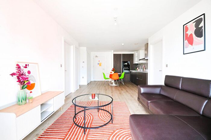 2 Bedroom Flat To Rent In Lockside Lane, Salford, M5