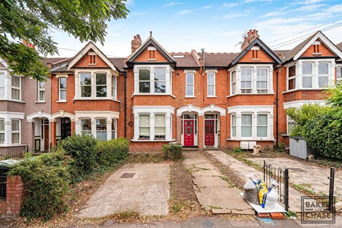 1 Bedroom Flat To Rent In Gordon Hill, Enfield, EN2