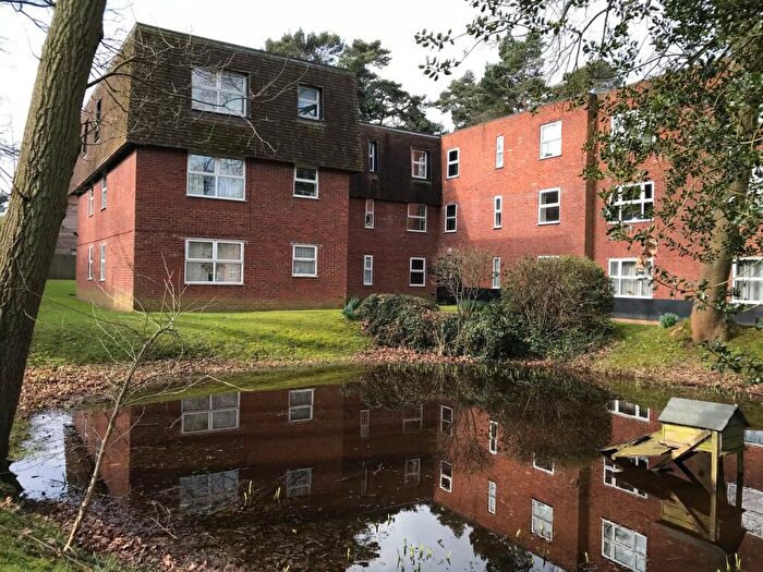 1 Bedroom Flat To Rent In Windsor Close, Bovingdon, Hemel Hempstead, HP3