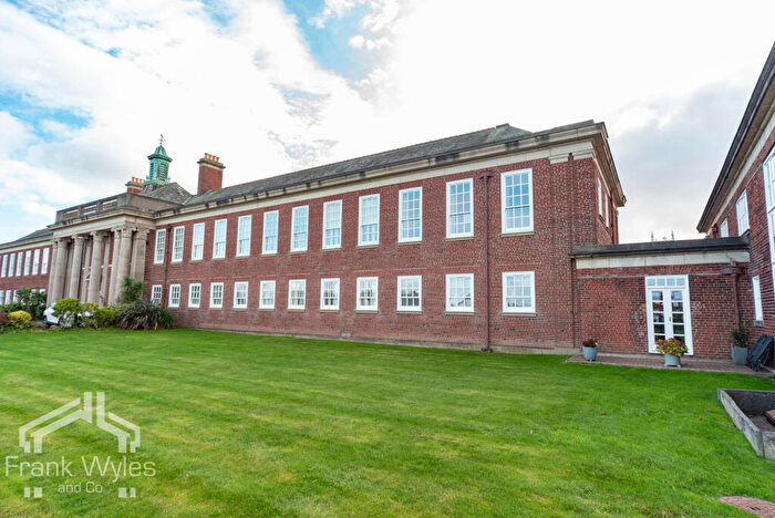 2 Bedroom Flat For Sale In Queens Manor, Lytham St Annes, Lancashire, FY8