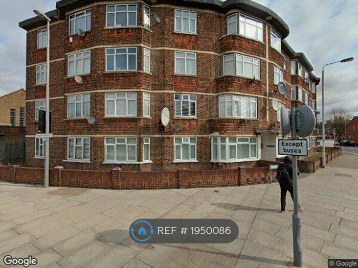 2 Bedroom Flat To Rent In Brook Court, London, E11
