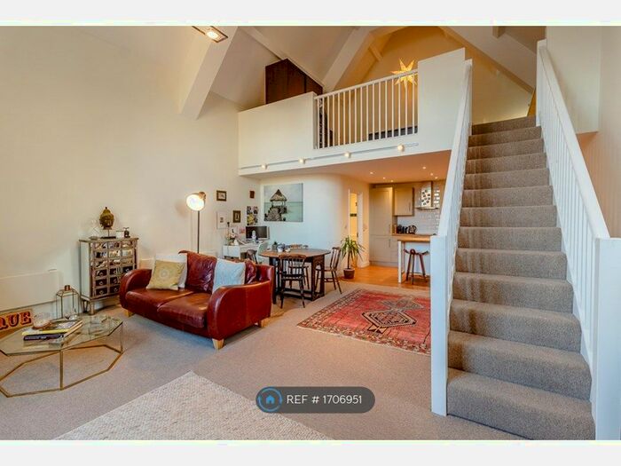 1 Bedroom Flat To Rent In Armoury Way, London, SW18