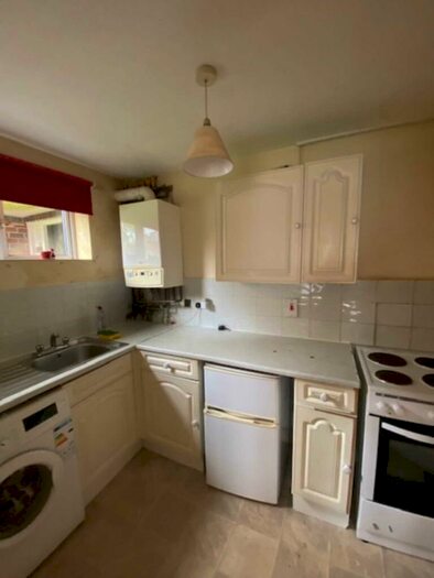 1 Bedroom Flat To Rent In Brook Road, Fallowfield, M14