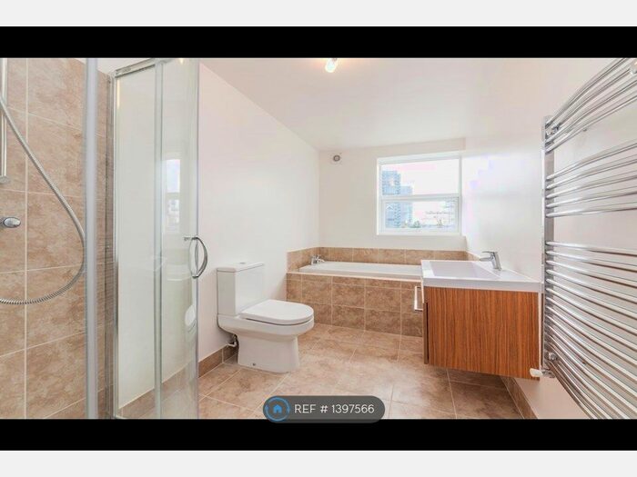 3 Bedroom Flat To Rent In Camberwell Road, London, SE5