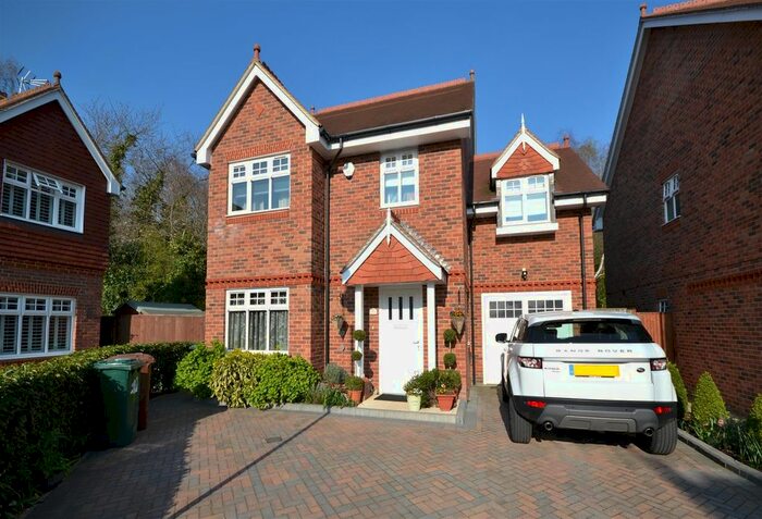 4 Bedroom Detached House To Rent In Woodlands Chase, Croxley Green, Rickmansworth, Hertfordshire, WD3
