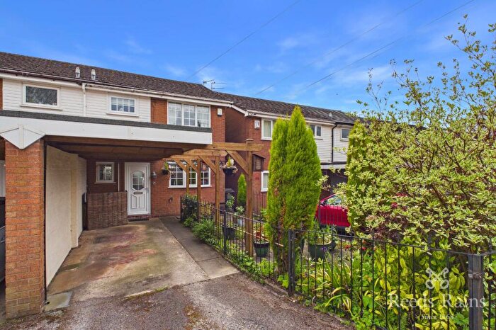 3 Bedroom Semi-Detached House For Sale In Clough Fold Road, Hyde, Greater Manchester, SK14