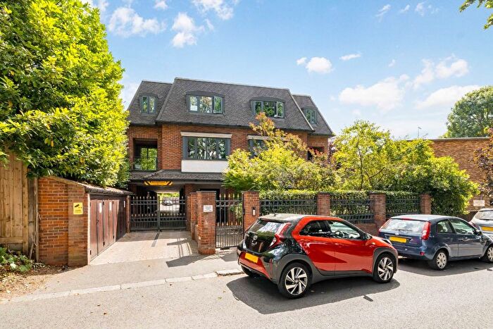 2 Bedroom Flat For Sale In Ashley Lane, London, NW4