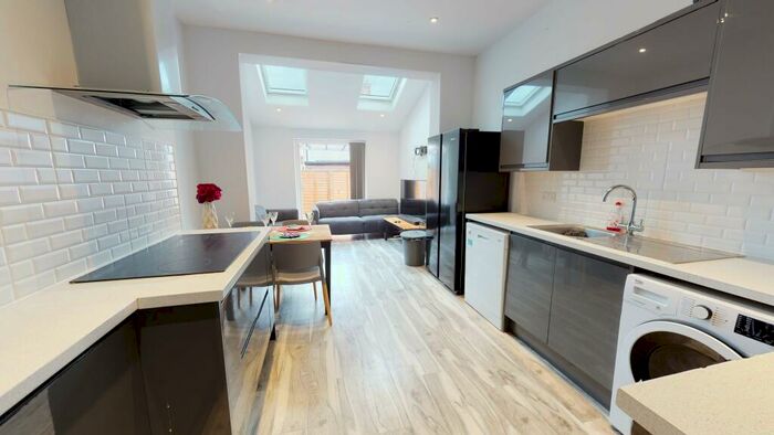 6 Bedroom House To Rent In Elmgrove Road, Fishponds, BS16