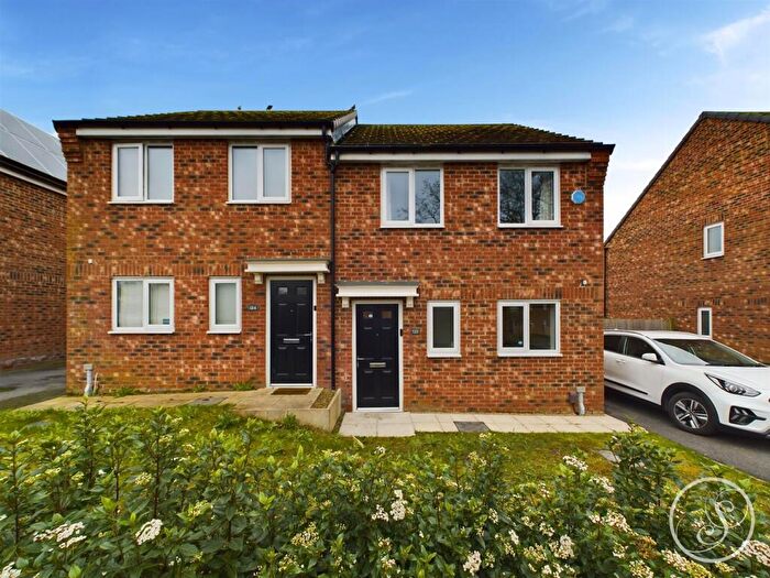 3 Bedroom Semi-Detached House To Rent In Brooklands Avenue, Leeds, LS14