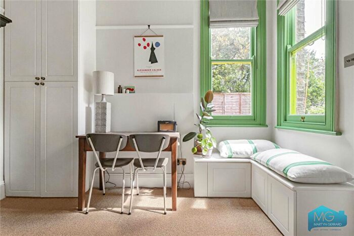 2 Bedroom Apartment For Sale In Sutton Road, London, N10